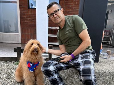 Erney junto a su mejor amigo Aquiles en la Clínica Cardio VID.