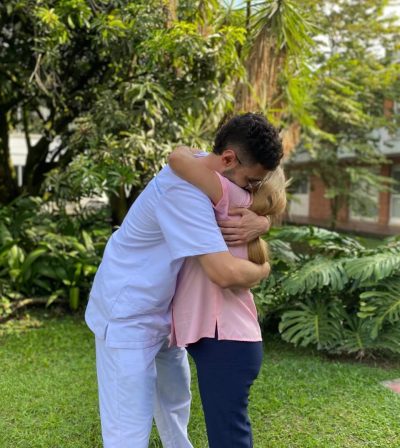Años después, Lucía Rengifo y Julián Usquiano se reencuentran desde nuevos roles, unidos por la gratitud.