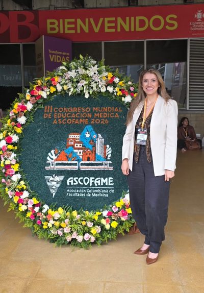 La doctora María Carolina Gómez Ramírez, subdirectora Científica, abordó el tema de los modelos educativos hospitalarios y la colaboración entre universidades y hospitales.